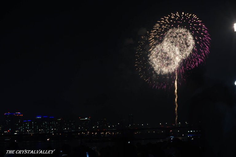 fireworks_4_by_thecrystalvalley-dbp1awl.jpg