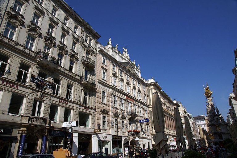 Graben_and_Pestsäule,_Vienna.JPG