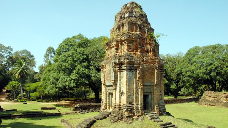 4 Bakong-temple.jpg