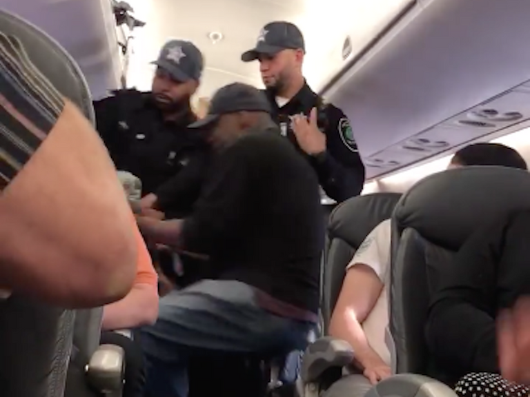 united airlines force passenger off.jpg