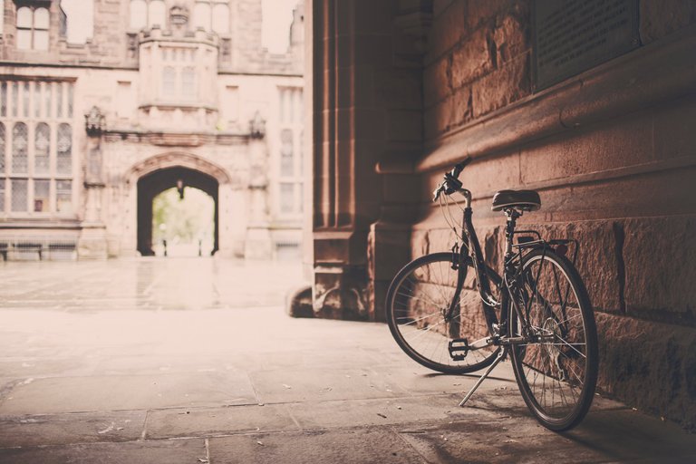 building-vintage-bike-monument.jpg