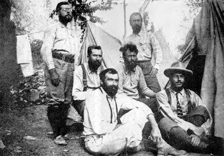 K2 1902 Attempt - Victor Wessely, Heinrich Pfannl, Oscar Eckenstein, Aleister Crowley, Jules Jacot-Guillarmod and George Knowles.jpg