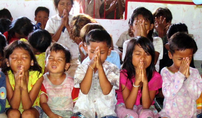 praying-children.jpg