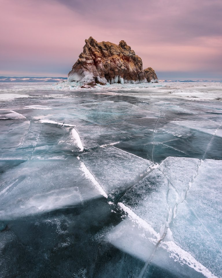 Isle-Elenka-in-the-Morning-Lake-Baikal-Russia3.jpg