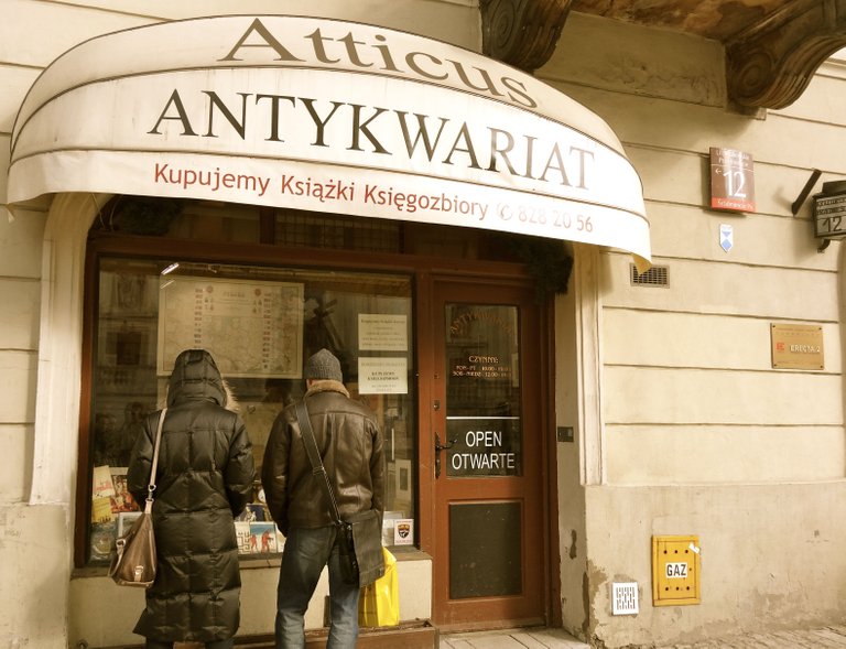 Antykwariat-Atticus-Warszawa-krakowskie-przedmiescie.jpg