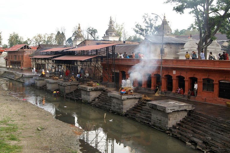 Pashupatinath_Cremation.jpg