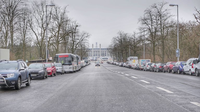 Olympiastadion_Sraße.jpeg