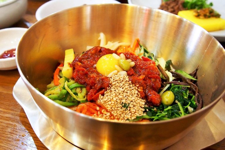 raw beef bibimbap.jpg