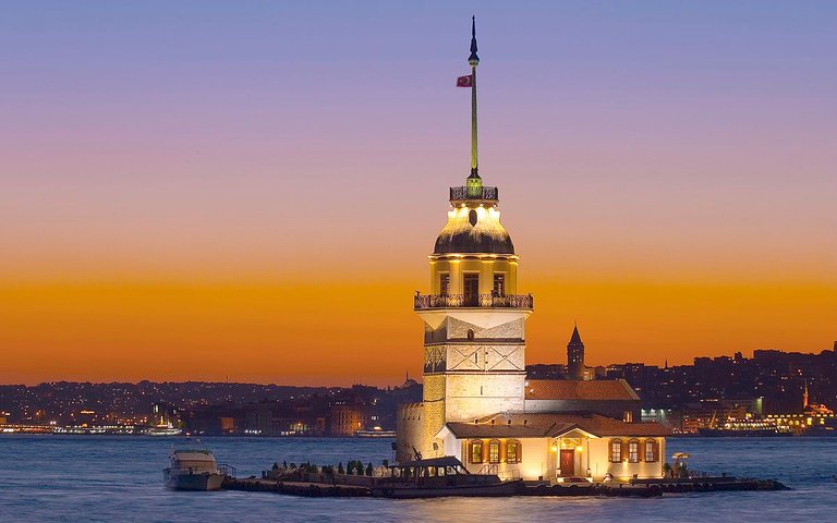 Maiden_Tower_(Turkey).jpg