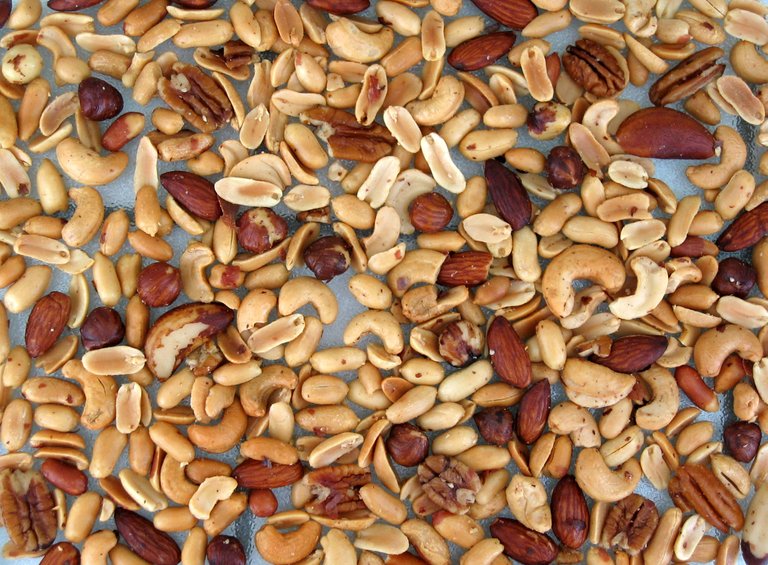 Mixed_nuts_spread.jpg