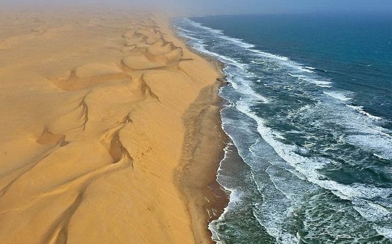 namib-desert-meets-sea-3[2].jpg