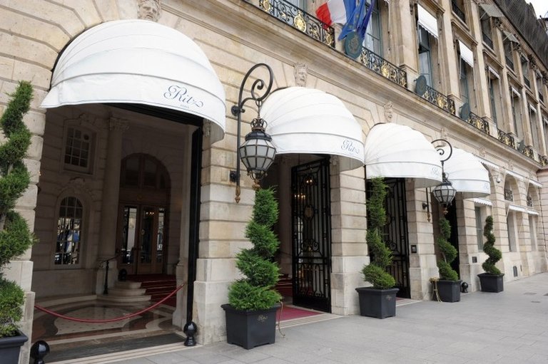 7791175567_l-accueil-de-l-hotel-le-ritz.jpg