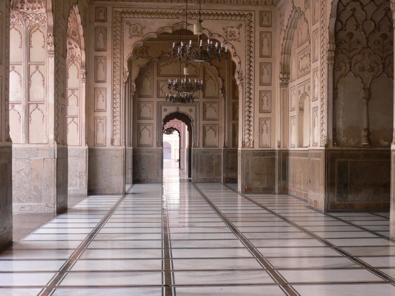 Badshahi-Masjid-Inside-Picture.jpg