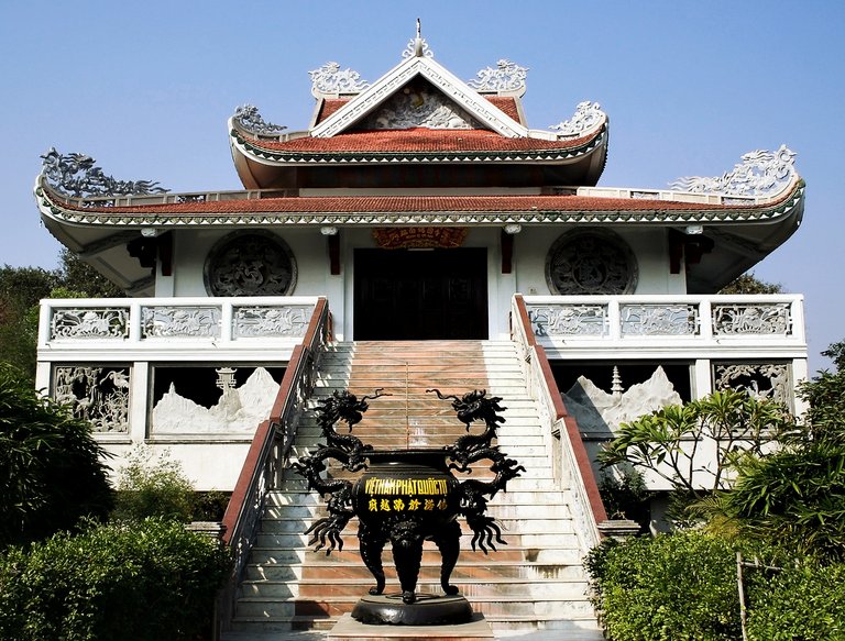 Vietnamese_Temple_Bodhgaya.jpg