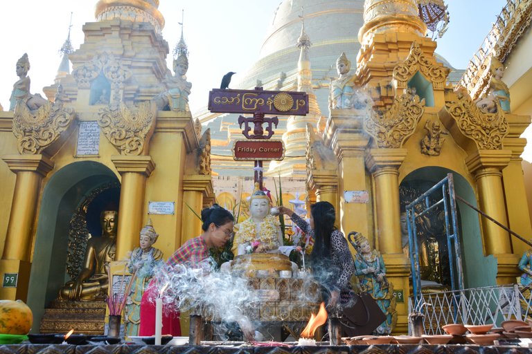 277 Myanmar : Yangon Division : Yangon : Shwedagon Pagoda.jpg