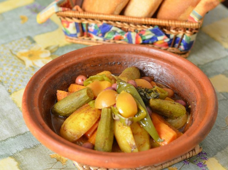 tagine-14b-served-56a646835f9b58b7d0e0c582.jpg