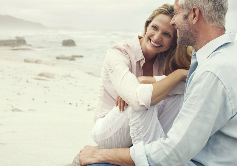 older-beach-couple-1920.jpg