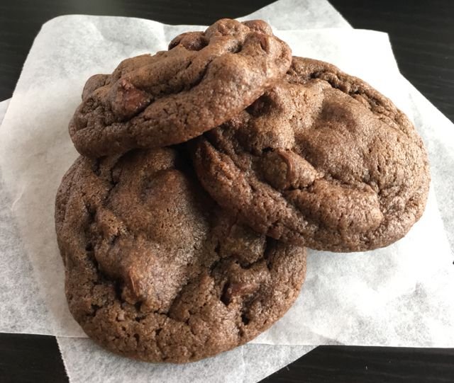 chocolate-chocolate-chip-cookies-640x541.jpg