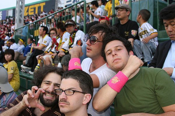 Hanshin-Tigers-Fans-480.jpg