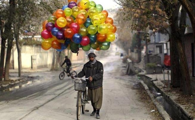 hombre-con-globos.jpg