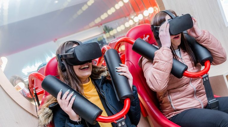 First-customers-to-try-out-the-new-VR-rollercoaster-800x445.jpg