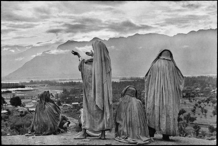 srinagar-by-henri-cartier-bresson.jpg