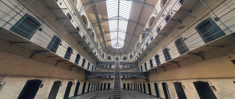 jail-1817900_1920.jpg