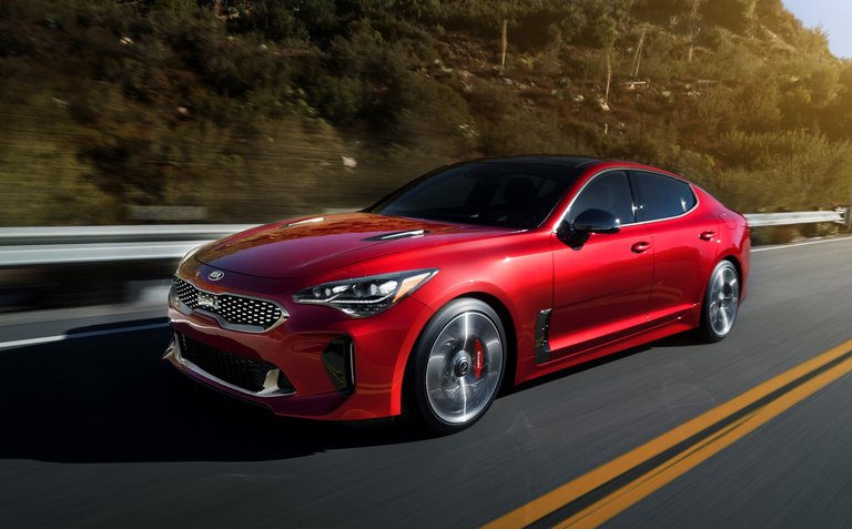 2018-kia-stinger_100587975_h.jpg