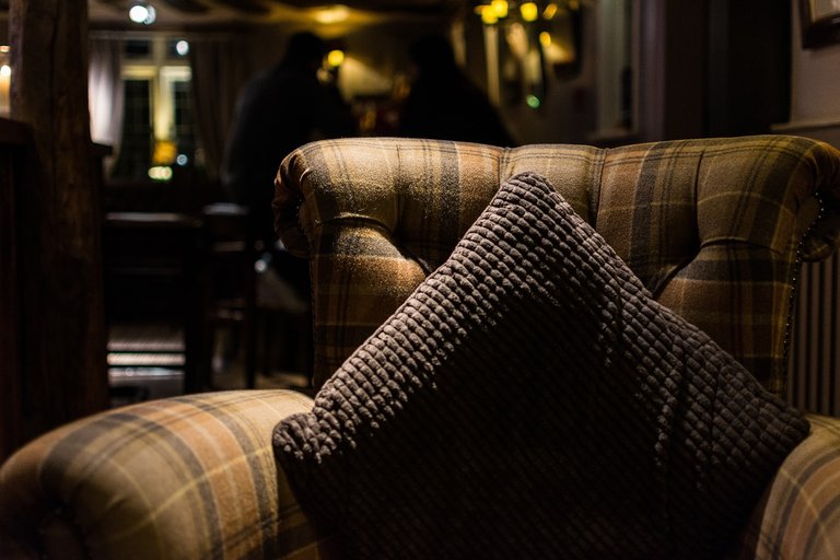 couch-2595644_1920.jpg