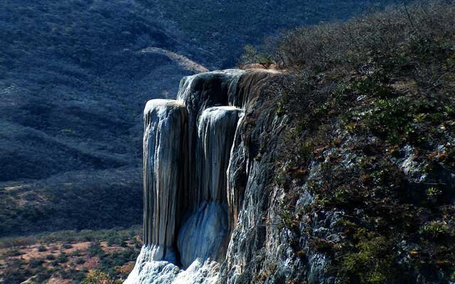 cascadas-hierve-el-agua-oaxaca_Mexico1.jpg