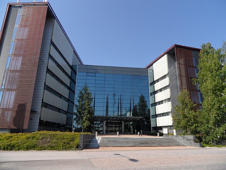 800px-Nokia_headquarters_in_Espoo.jpg
