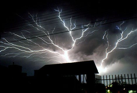 Tormenta-electrica-casa.jpeg