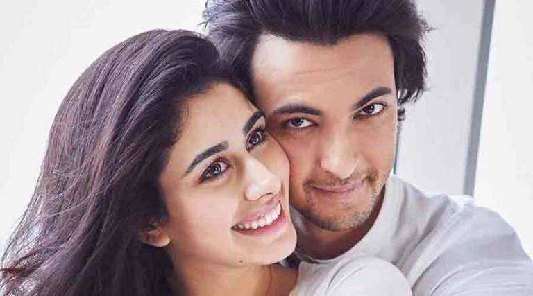 Loveratri.jpg