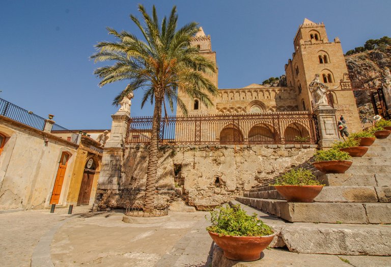 kathedrale-cefalu-aussen.jpg