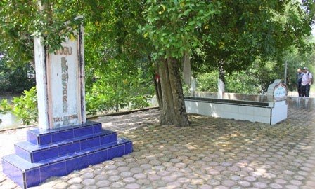 Makam Tgk Lhokseumawe.jpg