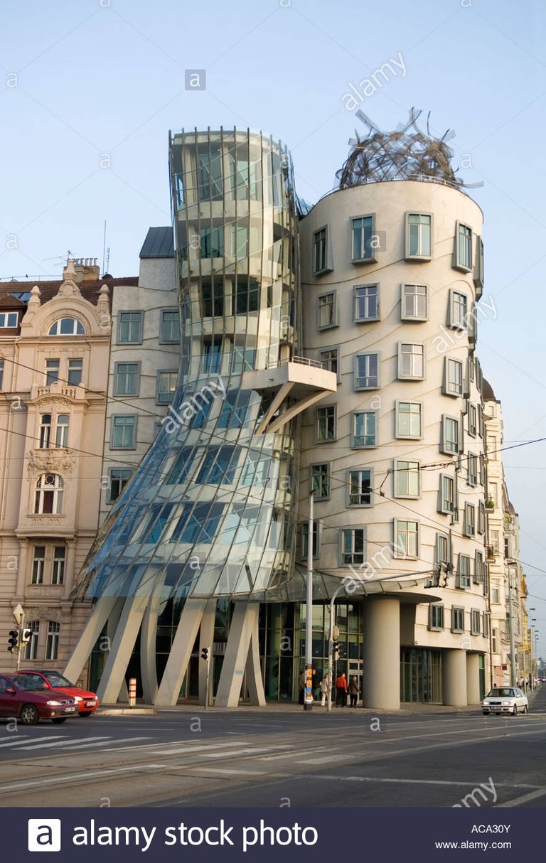 dancing-house-by-frank-gehry-prague-czech-republic-ACA30Y.jpg