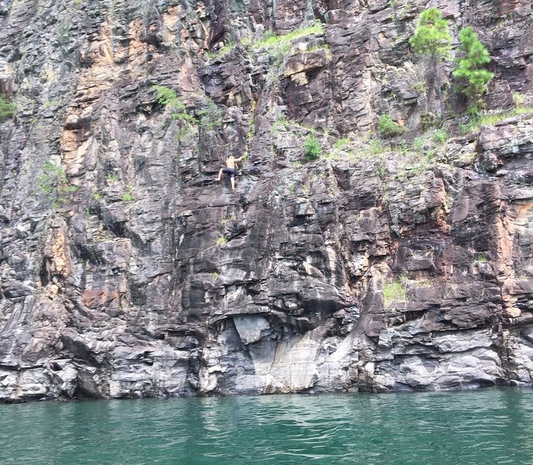 Scaling cliff.jpg