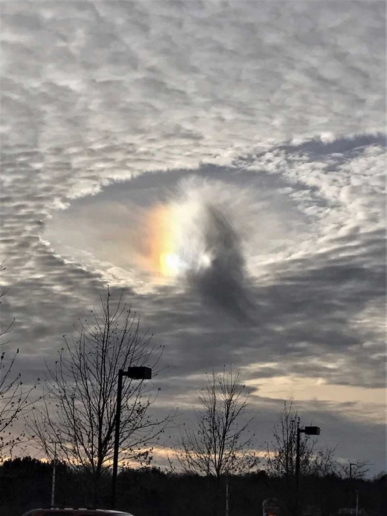 illinois-hole-punch-cloud.jpg