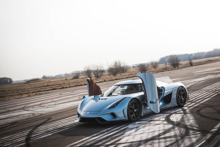 Regera_Airstrip1.jpg