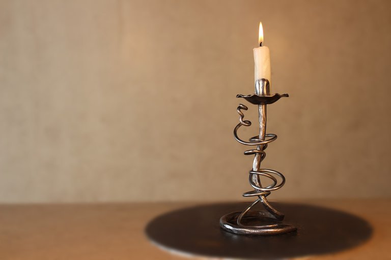 candlestick-3169746_1920.jpg
