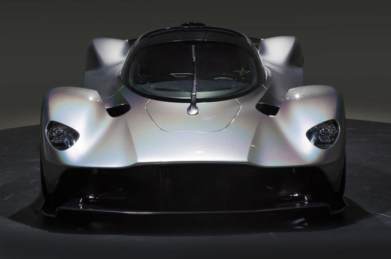 Aston_Martin_Valkyrie_2017_nova_sada_03_800_600.jpg