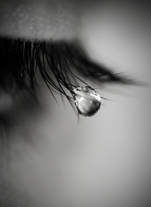 b8eda0c39cf29679a75557ac9c4b4fc7--sad-pictures-photos-crying-eyes-photography.jpg