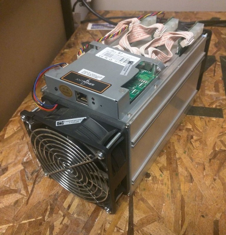 bitmain-antminer-s7-bitcoin-miner-700mhz-4-7th.jpg