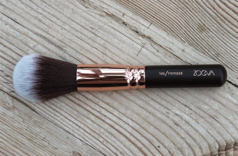 zoeva-powder-brush-rose-gold.jpg