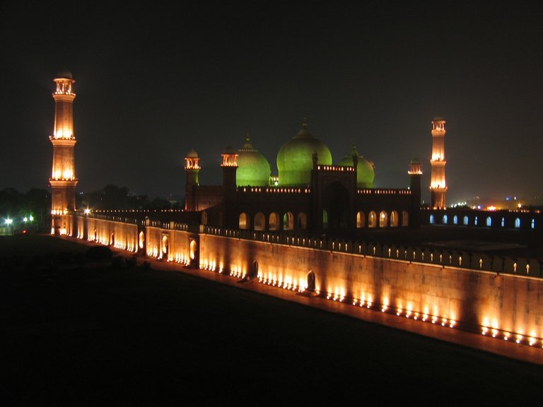 Badshahi-Mosque-Lahore-Night-View.jpg