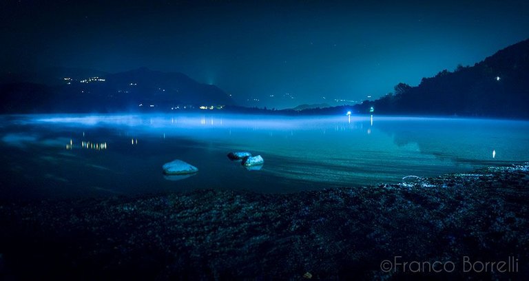 Avigliana - lago piccolo notturno.jpg