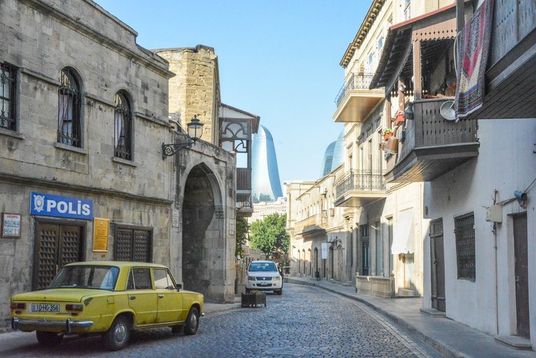 599 Mongol Rally : Azerbaijan : Baku : Old Town.jpg