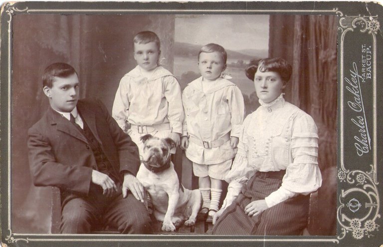 john-william-ashworth-family-c1911.jpg