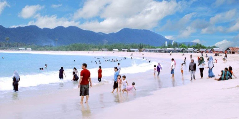 tmp_21192-Pantai-Lampuuk-768x3841932614193.jpg