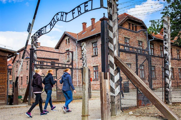 entrada-a-auschwitz-i_da0cf616.jpg